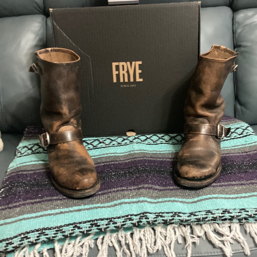 Frye Veronica short in size 9 but fit as if they were a 81/2.